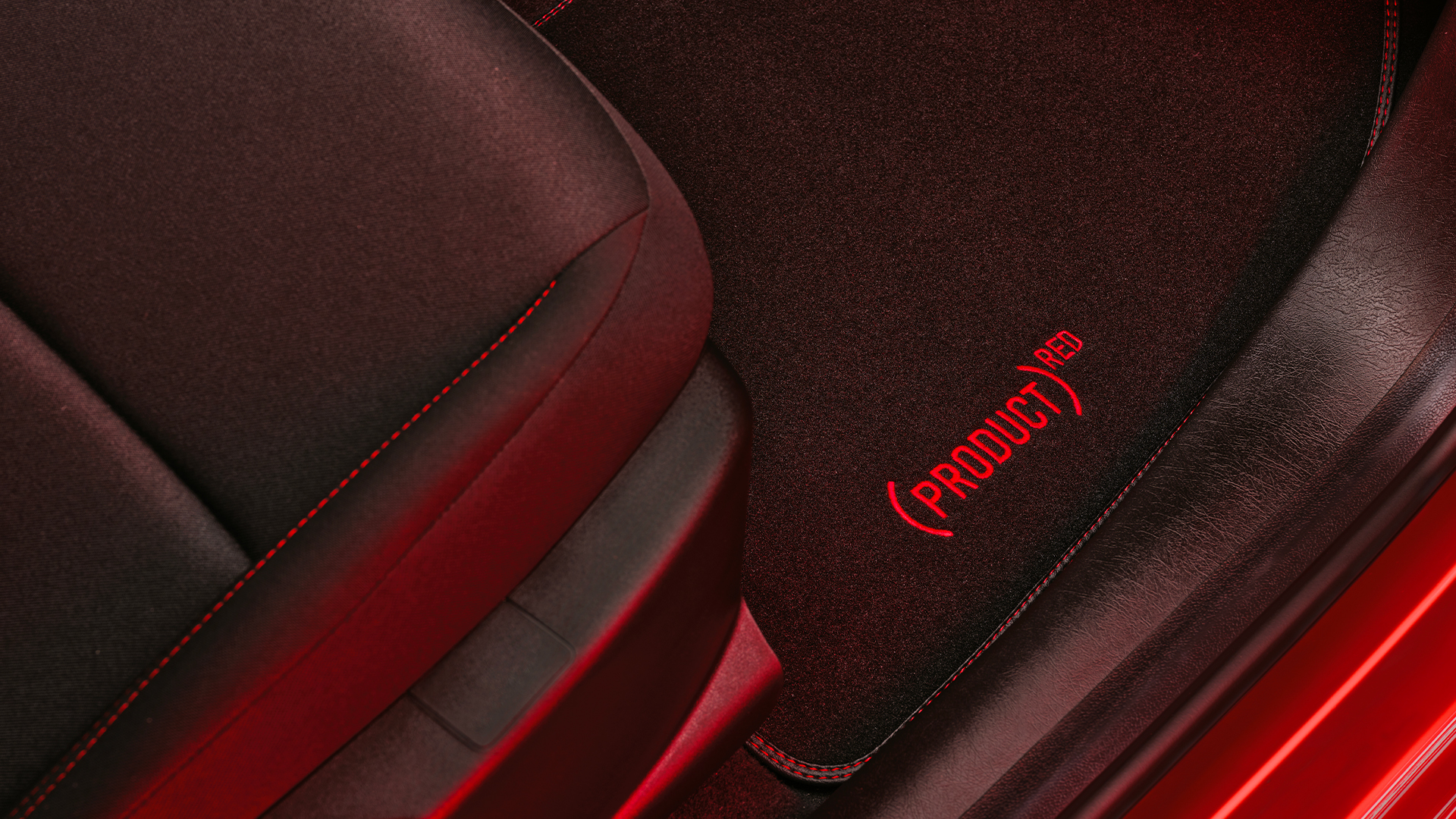 THE DETAILS THAT MAKE RED (RED)