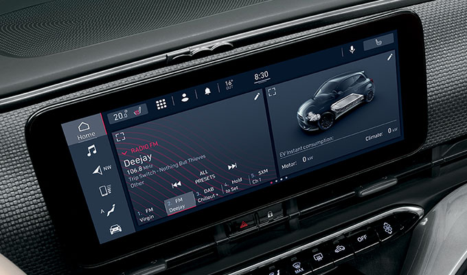Brand new 10.25" infotainment system with navigation