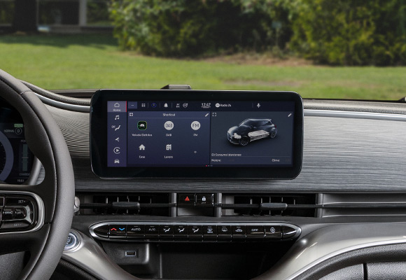 10.25” INFOTAINMENT SYSTEM WITH NAVIGATION