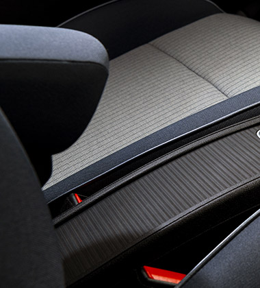 CENTRAL ARMREST