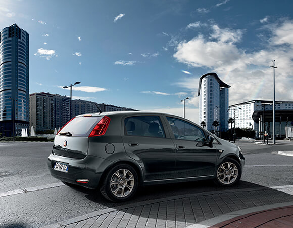Fiat Punto nera laterale